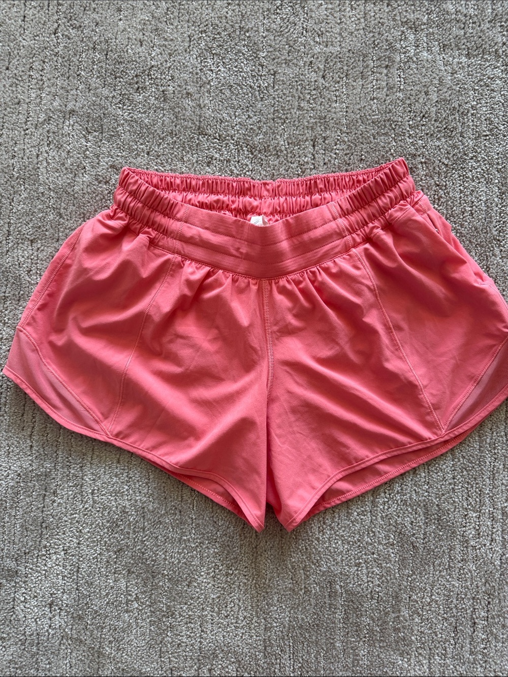 Like new women’s Lululemon Coral Pink hotty hot low rise 4” shorts size 6